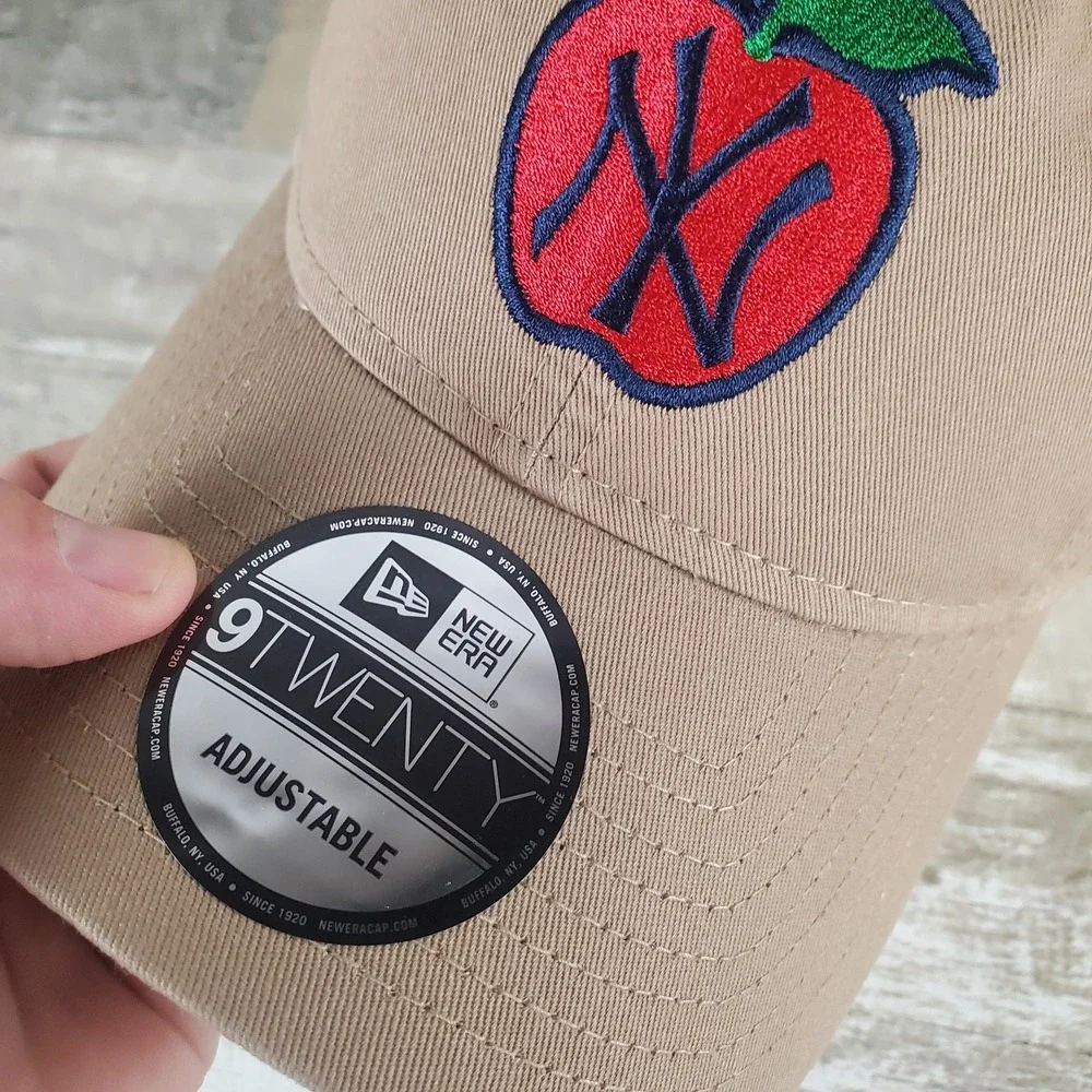 New Era New York Yankees Hat 9TWENTY Khaki Big Apple Logo Adjustable Cap NWT